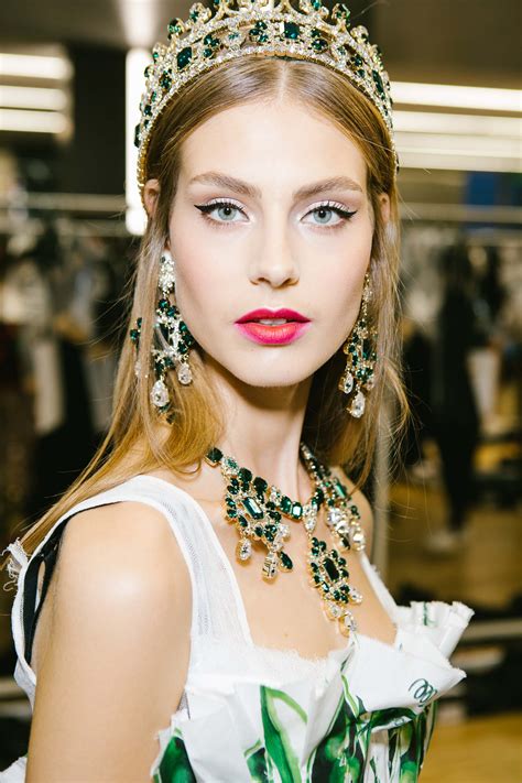 dolce and gabbana crown